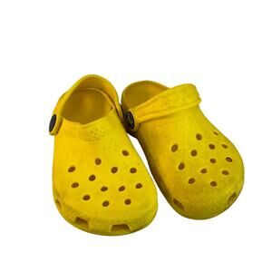 Crocs kids yellow size 6 or 7 Great Used Condition